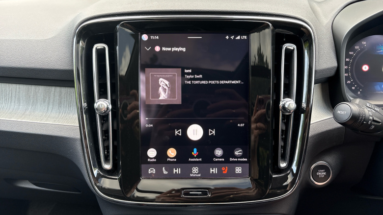 Volvo XC40 2.0 B4P Ultra Dark 5dr Auto Petrol Estate